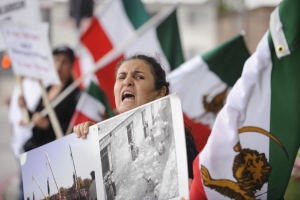 Podvod při sčítání hlasů? Možná, Iráčané od rána protestují v ulicích.