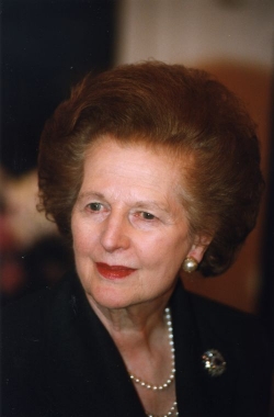 Margaret Thatcherov&aacute; m&aacute; zlomenou ruku.
