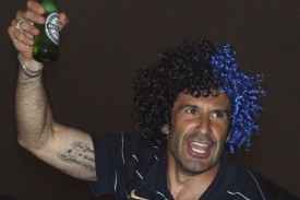 Figo po sezoně ukončil kariéru. Figo po sezoně ukončil kariéru.