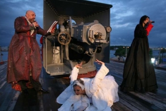 Předn&iacute; herci na Auroře při oslav&aacute;ch magaz&iacute;nu Rusk&yacute; pion&yacute;r (2008).