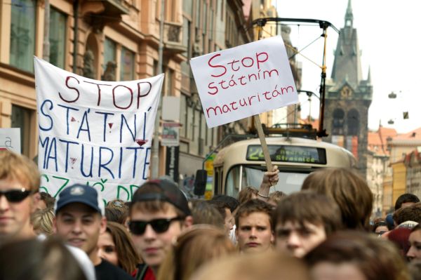 Studenti jsou v pátek připraveni proti stání maturitě protestovat.