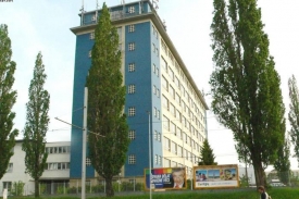 V are&aacute;lu Tesly Hloubět&iacute;n vzniknou kancel&aacute;ře a byty.
