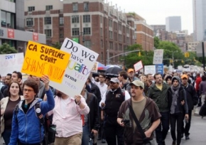 Demonstrace homosexu&aacute;lů na Manhattanu.