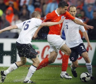 Robin Van Persie. Odejde z Arsenalu do Manchesteru United?