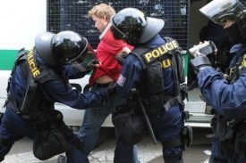 Příručka se věnuje také spolupráci obcí s policií.