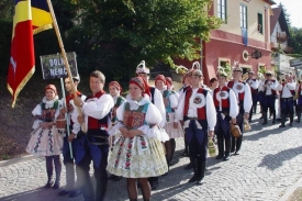 Slovácké slavnosti vína zaplaví tradiční kroje. Slovácké slavnosti vína zaplaví tradiční kroje.