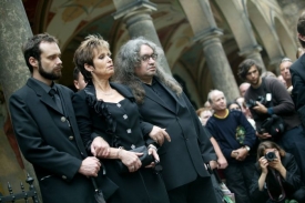 Syn Matušky - Waldemar (vlevo), Olina a nevlastní syn Miroslav.