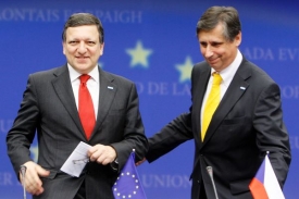 Prezident EK Jose Manuel Barroso s českým premiérem Janem Fischerem.