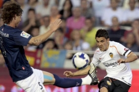 David Villa (v bílém) Real Madrid neposílí. David Villa (v bílém) Real Madrid neposílí.