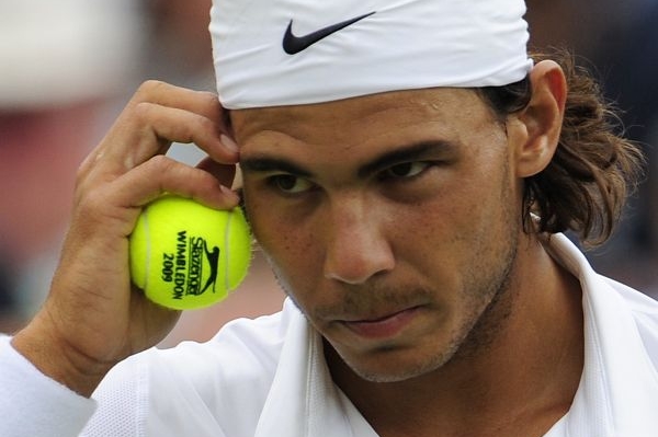 Bolavá kolena znemožnila Rafaelu Nadalovi účast ve Wimbledonu. Bolavá kolena znemožnila Rafaelu Nadalovi účast ve Wimbledonu.