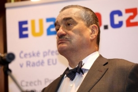 Karel Schwarzenberg vyloučil spolupráci s Jiřím Paroubkem.