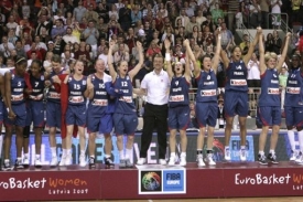 Francouzské basketbalistky oslavují triumf. Francouzské basketbalistky oslavují triumf.