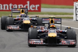 Monoposty stáje Red Bull vládly na okruhu v Silverstonu. Monoposty stáje Red Bull vládly na okruhu v Silverstonu.