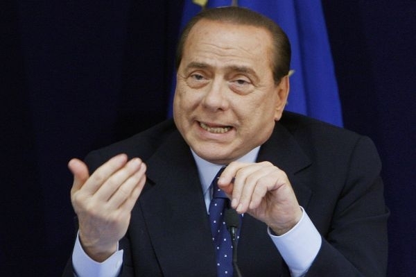 Majitel AC Milán a italský premiér Silvio Berlusconi.