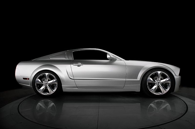 Ford Mustang letos slaví 45. výročí speciální stříbrnou sérií.