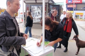 Petice bude k podisu na stánku. Ten bude umístěn na Letenském náměstí.