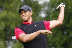 Favorit Tiger Woods zůstal za očekáváním. Skončil šestý