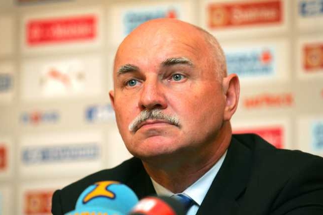 Pavel Mokrý, od roku 2005 předseda fotbalového svazu. Pavel Mokrý, od roku 2005 předseda fotbalového svazu.