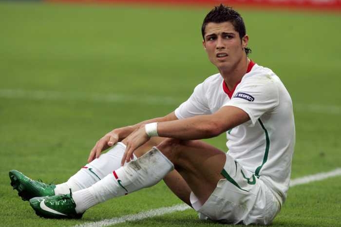 Portugalský fotbalista Cristiano Ronaldo. Portugalský fotbalista Cristiano Ronaldo.