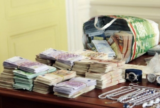 Část lupu ukázali policisté veřejnosti.