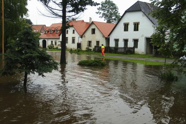 Zaplavené domy v Benešově nad Černou. Zaplavené domy v Benešově nad Černou.