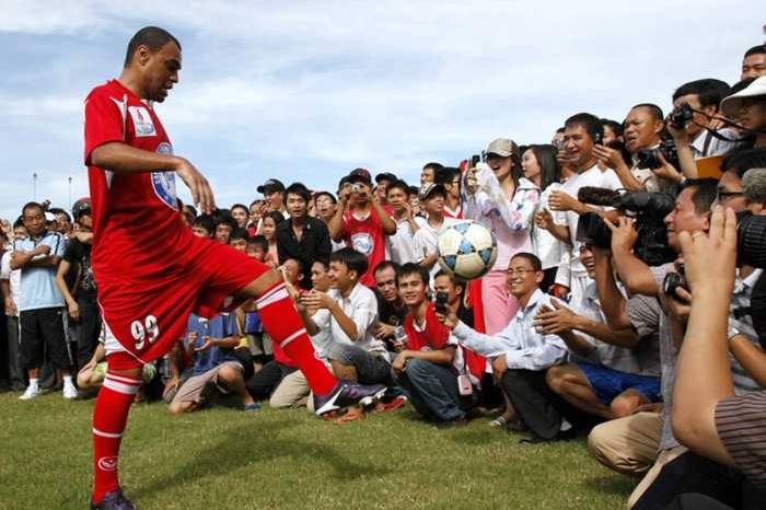 Brazilec Denilson přišel do Vinetnamu s velkou pompou. Brazilec Denilson přišel do Vinetnamu s velkou pompou.