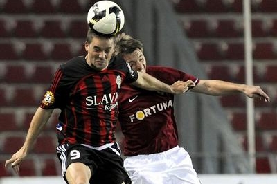 Fotbalový útočník Petr Švancara (vlevo) v dresu Viktorie Žižkov. Fotbalový útočník Petr Švancara (vlevo) v dresu Viktorie Žižkov.