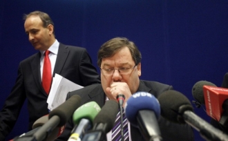 Brian Cowen na tiskové konferenci