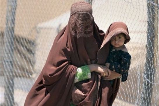 Jedna z uprchlic z oblasti bojů v táboře na sever od Islamabádu.