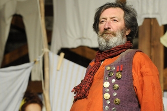 Bolek Polívka jako Jan Falstaff.