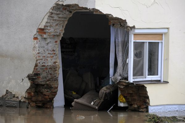 Povodeň zbořila řadu domů. 