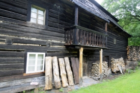 Ml&yacute;n z 18. stolet&iacute; u Ostrovce-Lhotky.