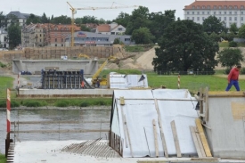 UNESCO nesouhlasí ani se zeštíhlenou verzí mostu přes Labe.