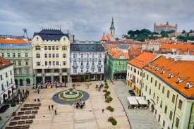 Cena metru čtverečního v luxusním bytě dosáhla v Bratislavě 3770 eur. Cena metru čtverečního v luxusním bytě dosáhla v Bratislavě 3770 eur.