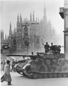 Tanky 1. SS Panzer Division Leibstandarte SS Adolf Hitler v Mil&aacute;ně.