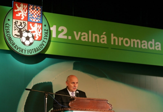 Mluv&iacute; Pavel Mokr&yacute;, dosluhuj&iacute;c&iacute; &scaron;&eacute;f svazu.