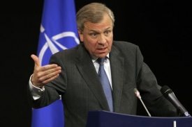 Jaap de Hoop Scheffer oznámil obnovu spolupráce NATO a Ruska.