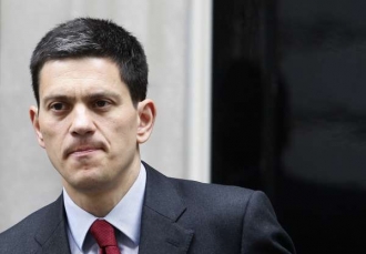 Šéf britské diplomacie Miliband. Diplomatická válka s Teheránem.