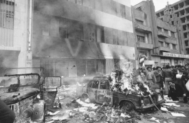Protesty v Teheránu v roce 1979. Pryč se šáhem.
