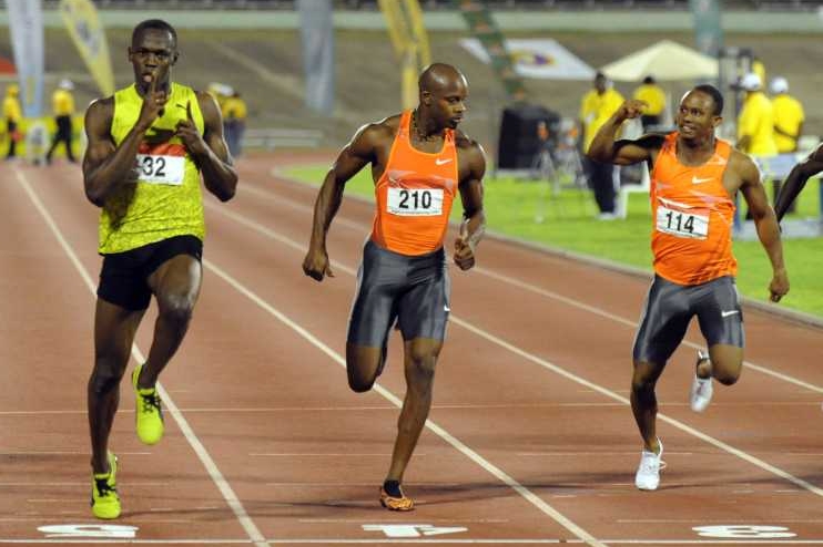 Zleva vítěz Usain Bolt, stříbrný Asafa Powell a bronzový Frater. Zleva vítěz Usain Bolt, stříbrný Asafa Powell a bronzový Frater.