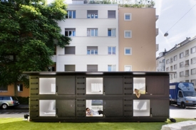 Mini kapsulový hotel od ateliéru Van Lieshout.