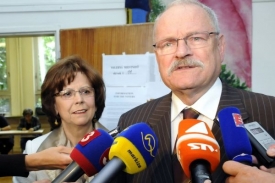 Letadlo slovenského prezidenta muselo odložit start.