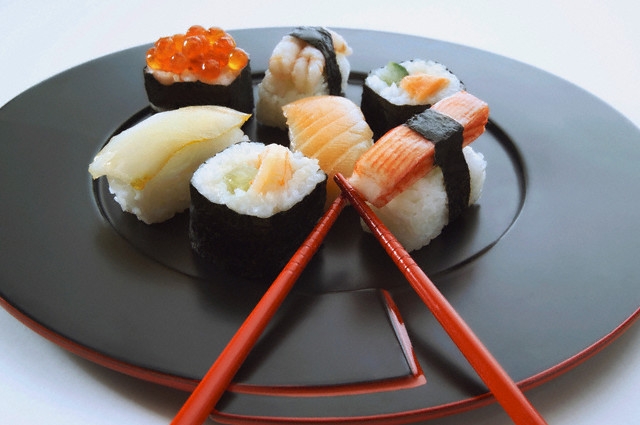 Obliba japonské speciality v Česku stoupá a s ní i počet sushi barů. Obliba japonské speciality v Česku stoupá a s ní i počet sushi barů.