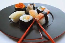 Obliba japonské speciality v Česku stoupá a s ní i počet sushi barů.