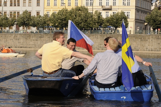 Symbolické předávání předsednictví na Vltavě.
