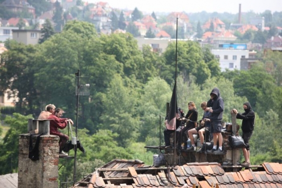 Squatteři se vybavili zásobami na dva týdny.