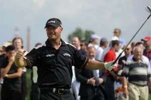 Golfista Alex Čejka při slavnostn&iacute;m otev&iacute;r&aacute;n&iacute; nov&eacute;ho hři&scaron;tě v Praze.