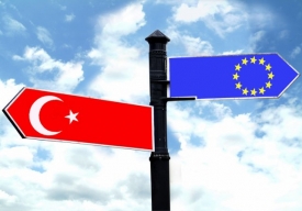 EU tady a Turecko patř&iacute; tam. To je zat&iacute;m vět&scaron;inov&eacute; m&iacute;něn&iacute; Europanů.