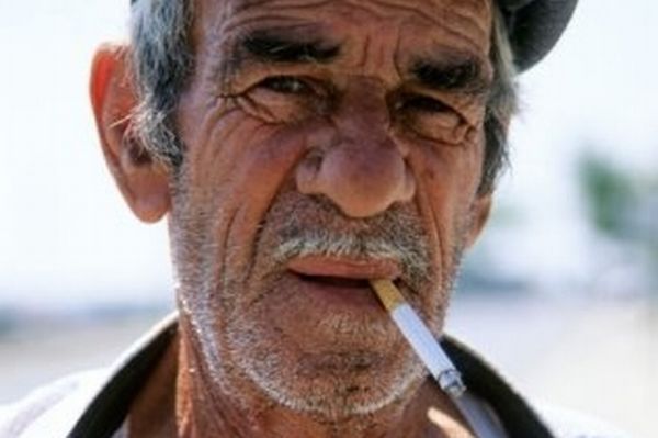 Řek s cigaretou (ilustrační foto).