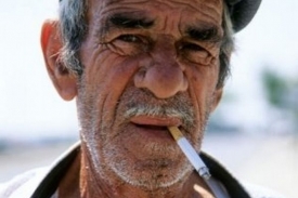 Řek s cigaretou (ilustrační foto).
